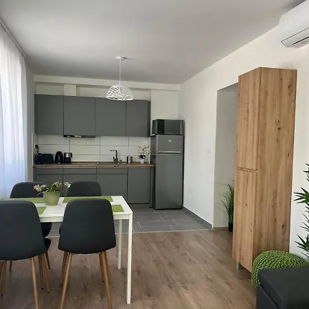 Margittai Apartment *